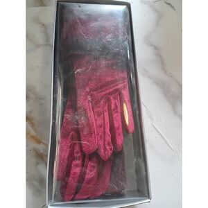 Vintage Style Elegant Red Velvet Winter Fashion Gloves Holiday Season Christmas